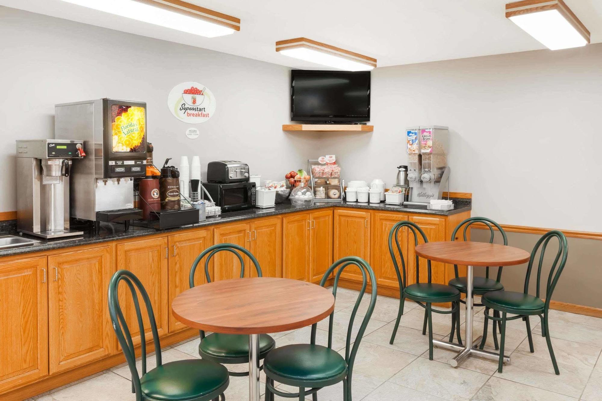Super 8 By Wyndham Watseka Hotel Ngoại thất bức ảnh