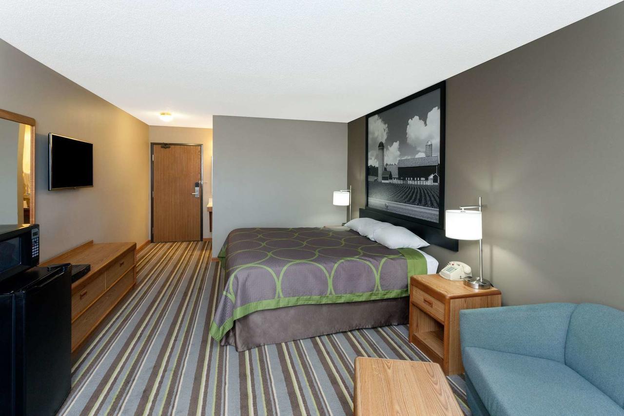 Super 8 By Wyndham Watseka Hotel Ngoại thất bức ảnh