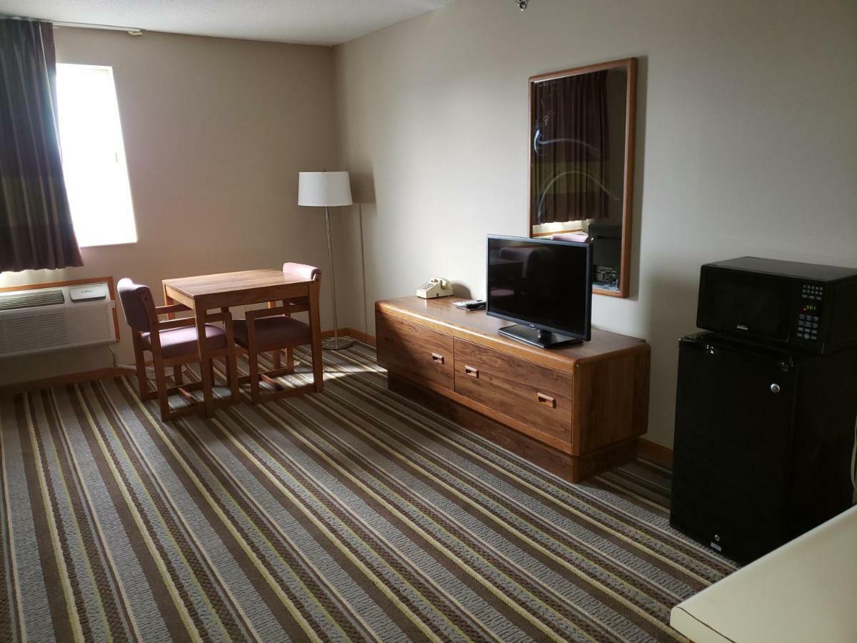 Super 8 By Wyndham Watseka Hotel Ngoại thất bức ảnh