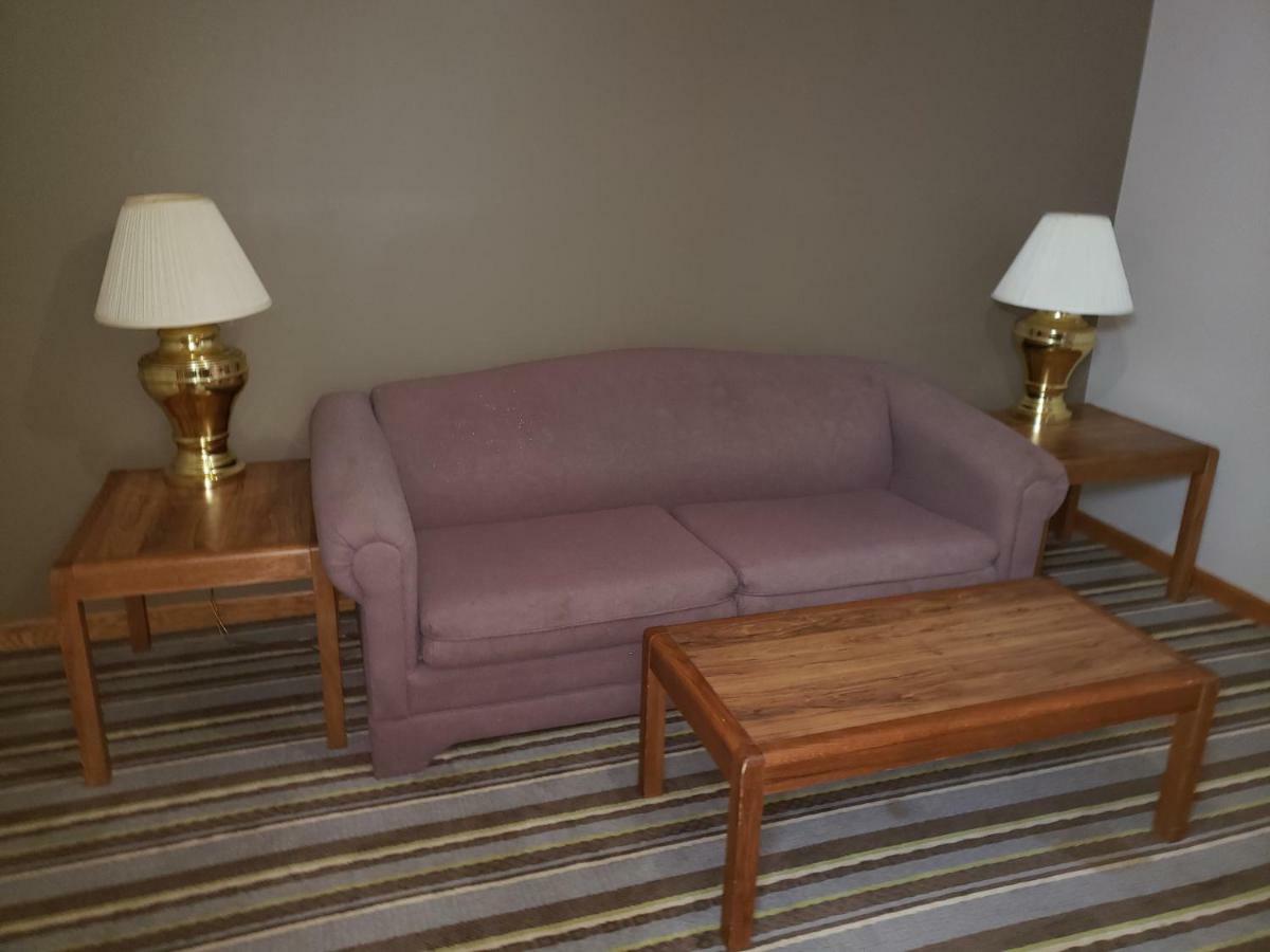 Super 8 By Wyndham Watseka Hotel Ngoại thất bức ảnh