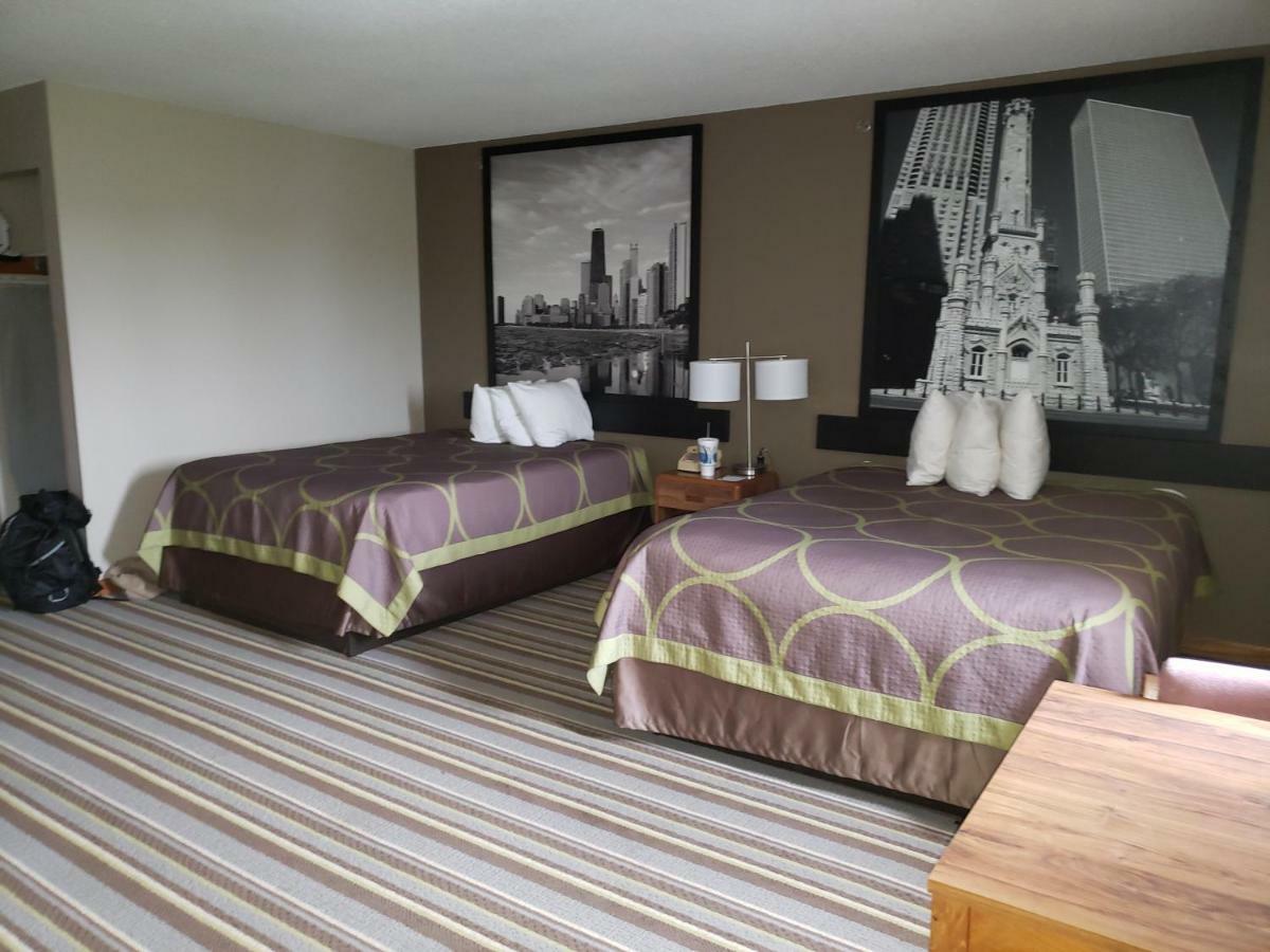 Super 8 By Wyndham Watseka Hotel Ngoại thất bức ảnh