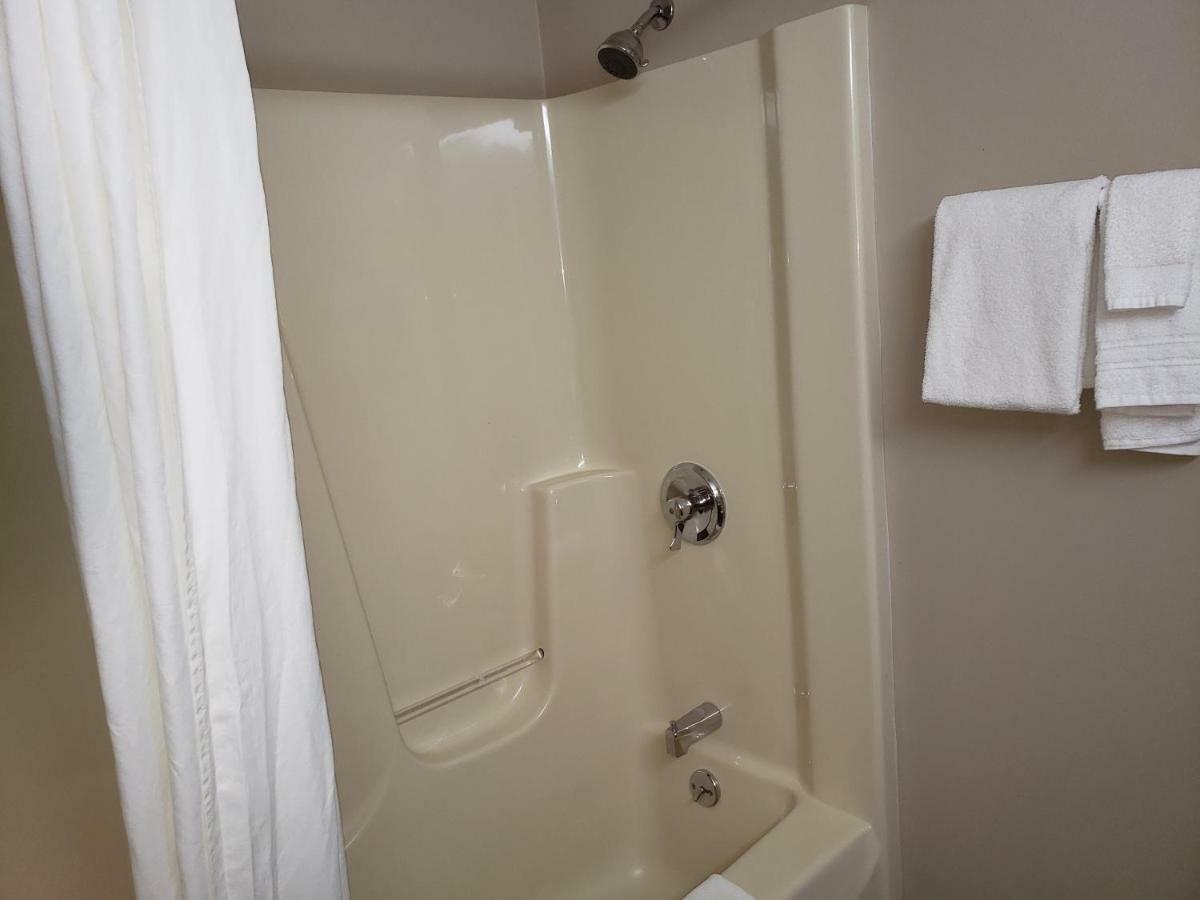 Super 8 By Wyndham Watseka Hotel Ngoại thất bức ảnh